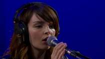 Chvrches - Leave a Trace (Live at Pitchfork Music Festival)