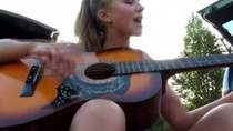 Девушка с гитарой - Вахтерам