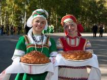 Северный русский народный хор - Их встречали с великим почетом, хлеб и соль вынося на причал